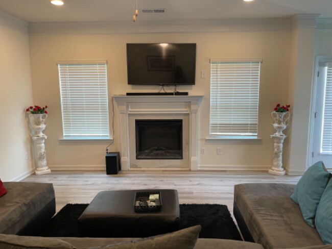 Foto del edificio - 5285 Burrus Ln