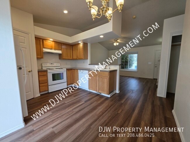 Building Photo - 2682 S Stonehedge Dr