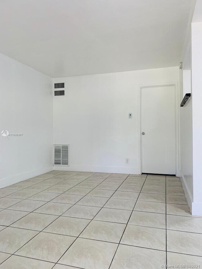 Foto del edificio - 1027 NE 8th Ave