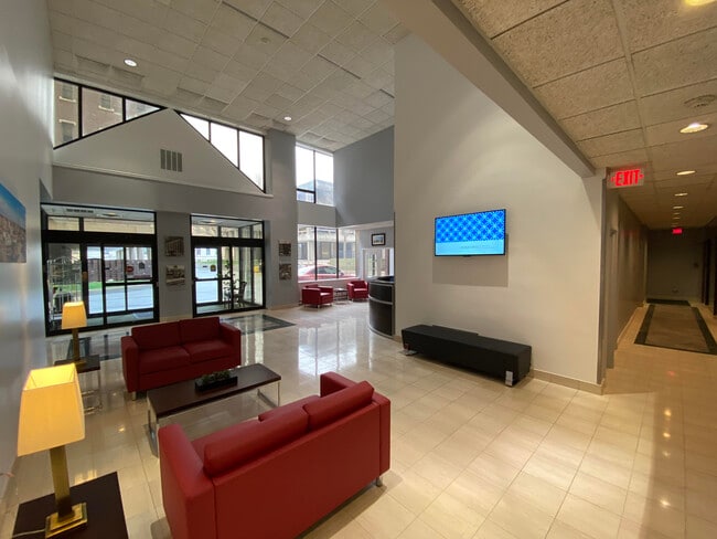 Lobby - Lincoln Tower Apartments