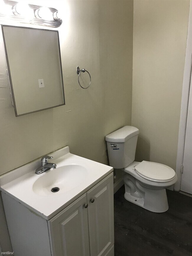 Foto del edificio - 3 br, 1 bath Apartment - 8518 S Peoria St