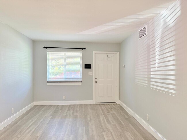 Foto del edificio - 1702 NE 9th St