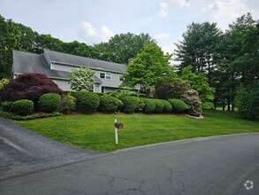 Building Photo - 162 E Emerson Rd