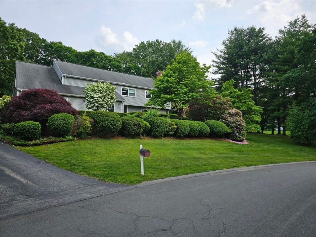 Foto principal - 162 E Emerson Rd
