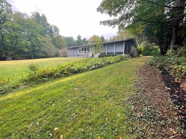 Building Photo - 1128 Town Line Rd