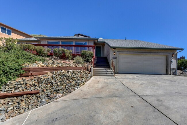 Foto del edificio - Large 3 bedroom 2 bathroom home in Prescott
