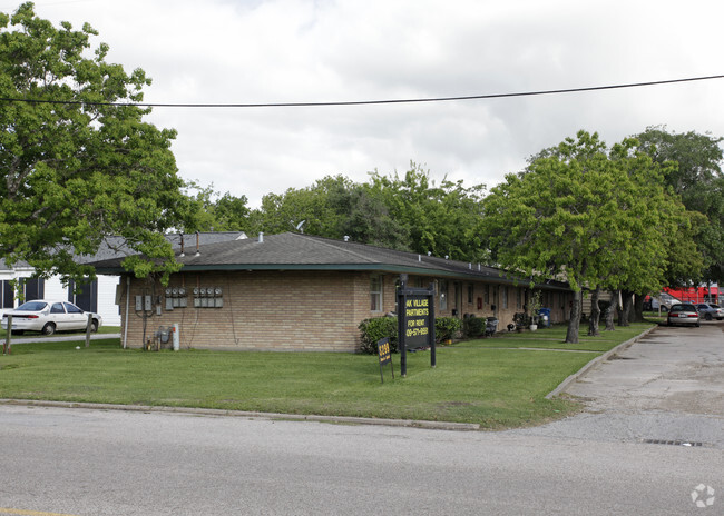 Building Photo - Oak Village Apartments