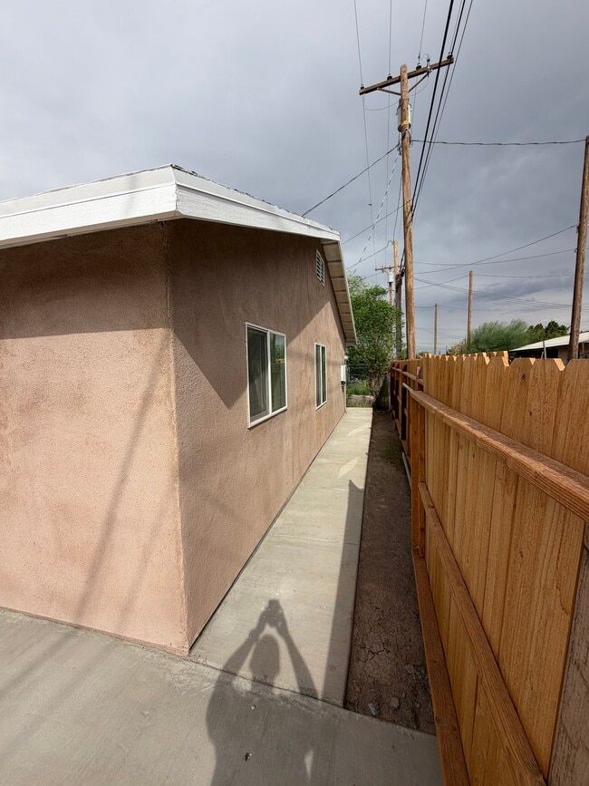 Building Photo - 1060 St