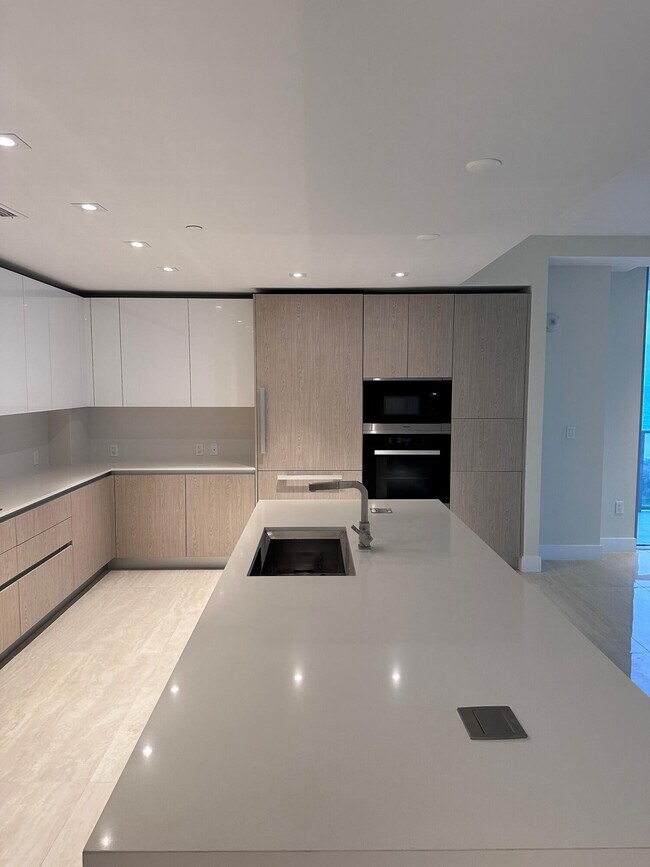 Foto del edificio - 3100 N Ocean Dr