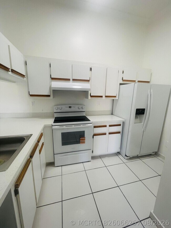 Foto del edificio - 18340 Mediterranean Blvd