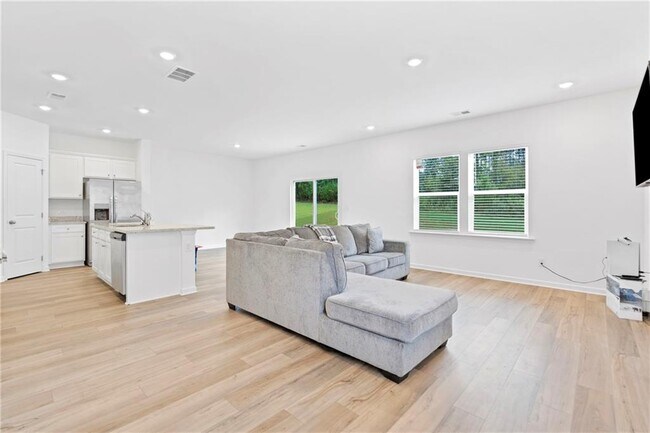 Foto del edificio - 828 Evergreen Rd