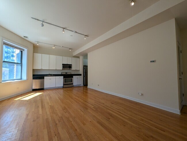 Building Photo - 4715 N Sheridan Rd