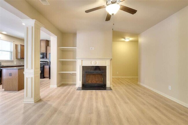 Foto del edificio - 3702 Brockenhurst Dr