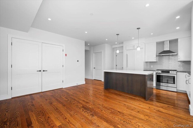 Foto del edificio - 422 E Boston Post Rd