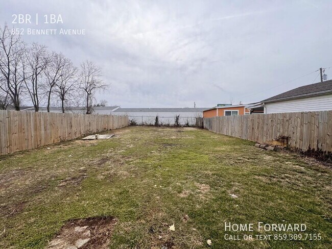 Foto del edificio - 852 Bennett Ave