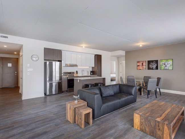 Building Photo - 3075 Promenade du Quartier-Saint-Martin