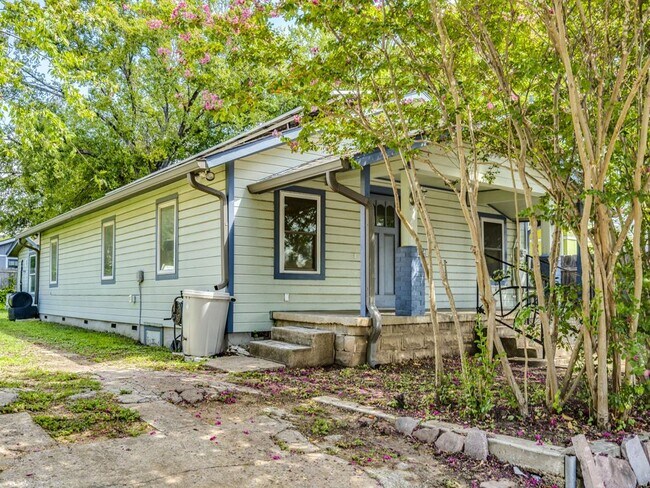 Foto del edificio - 2314 Santa Rosa St