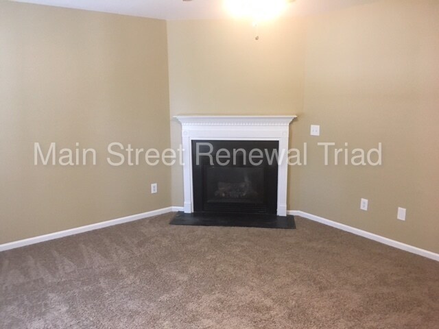 Building Photo - 4200 Oakridge Place Dr