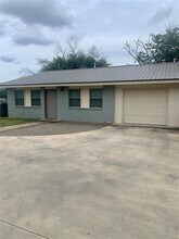 Building Photo - 2302 Mesquite Ln