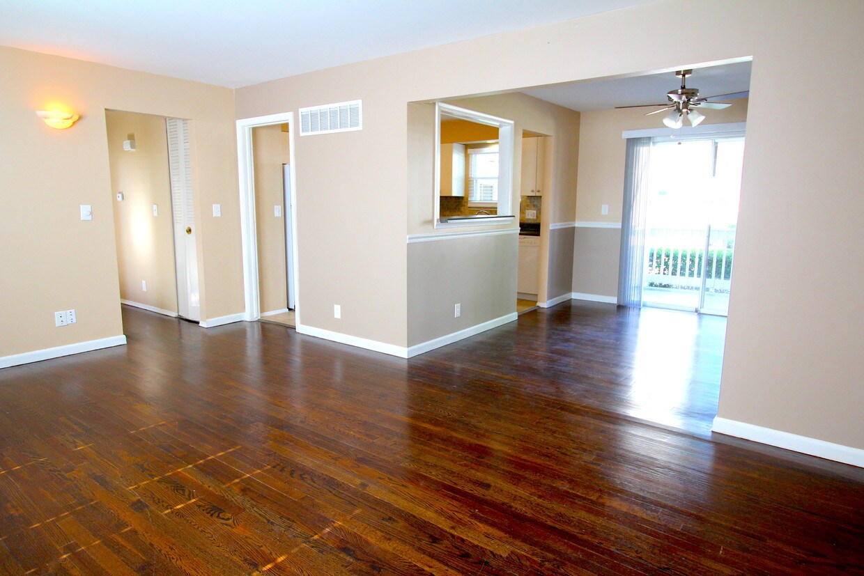 Foto principal - 6818 W 76th St