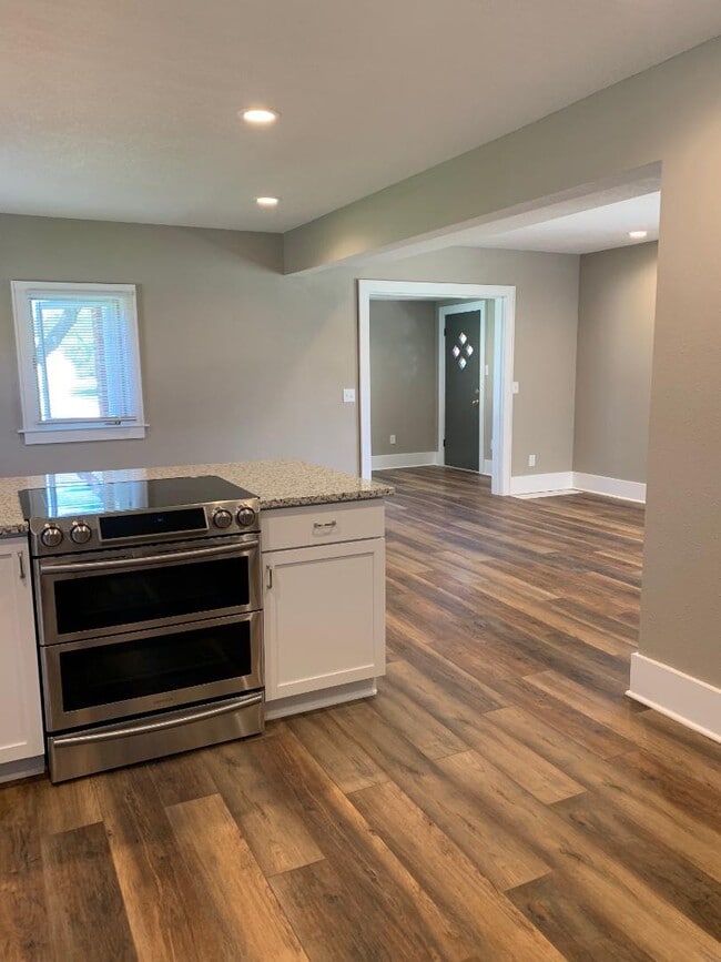 Building Photo - 1502 Sugar Grove Ave