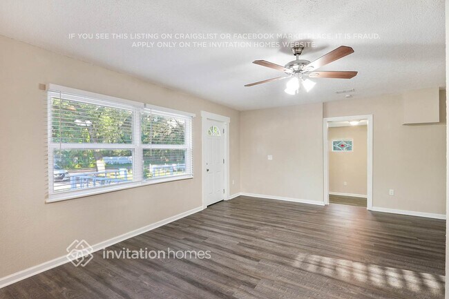 Foto del edificio - 411 Seffner Valrico Rd