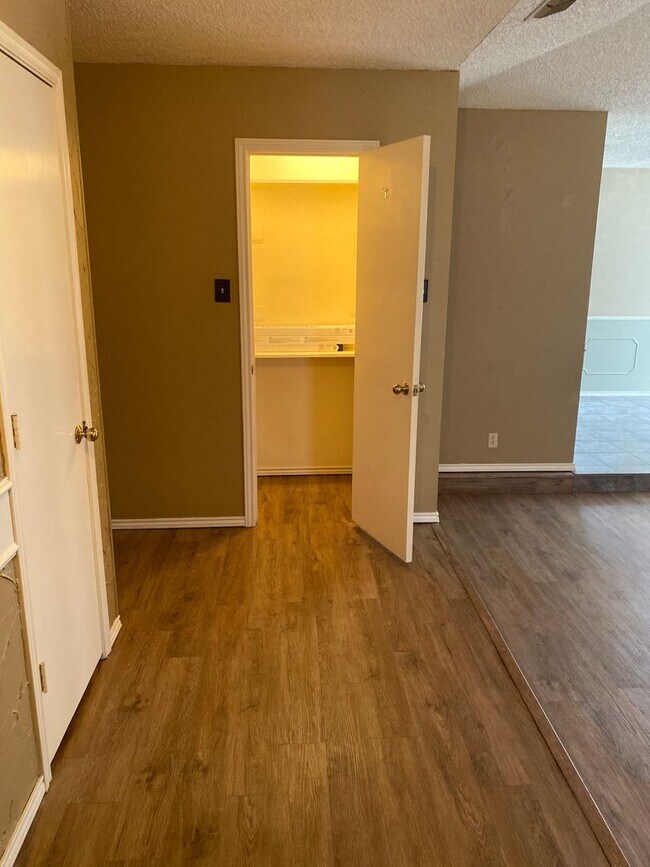 Foto del edificio - 9303 Flint Ave
