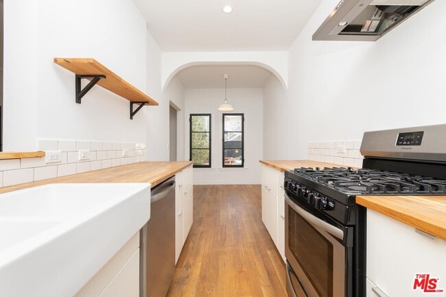 Building Photo - 900 Orange Grv Ave