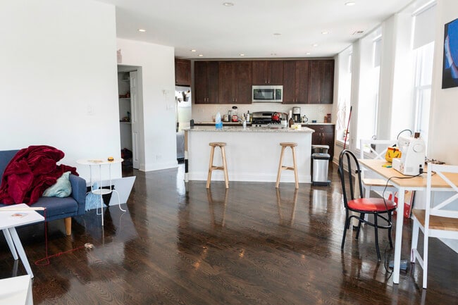 Building Photo - 2450 N Milwaukee Ave