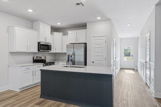 Building Photo - 2430 Clf Holw Cir