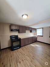 Building Photo - 2475 Parkwood Ave
