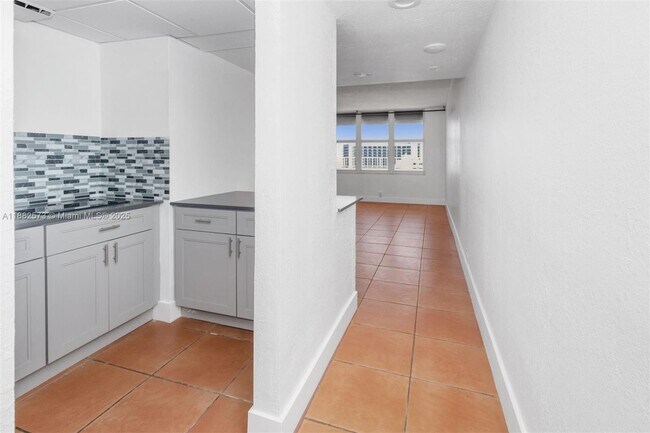 Foto del edificio - 4747 Collins Ave
