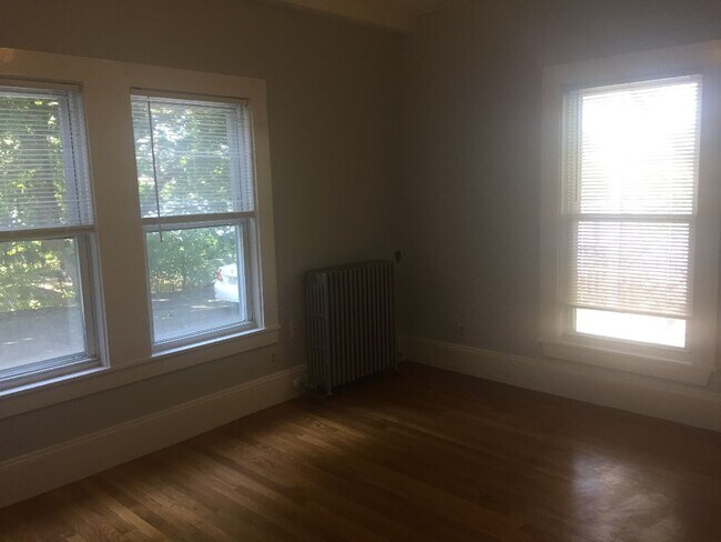 Bedroom with River View - 415 Pawtucket St