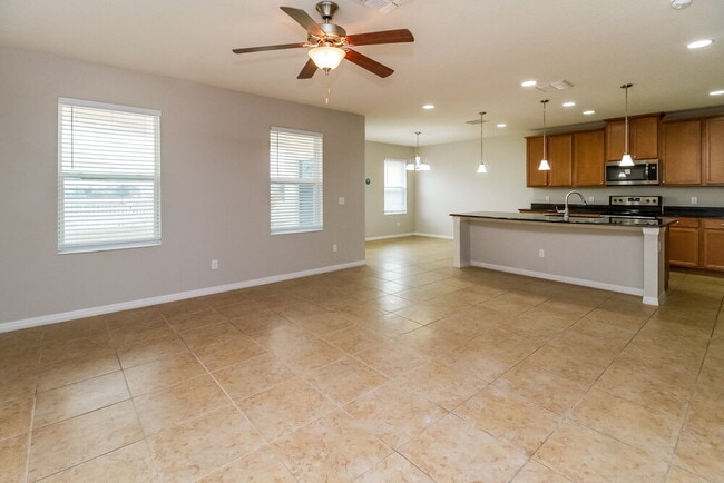 Foto del edificio - 3205 Turret Dr