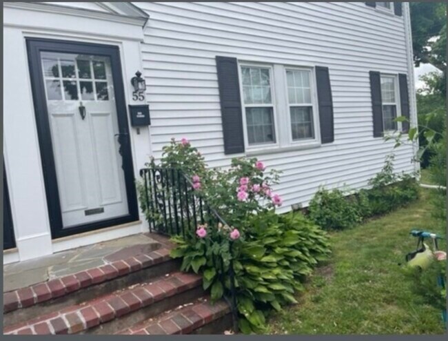 Building Photo - 55 Pond St