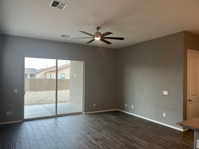 Building Photo - Three Bedroom in Granville