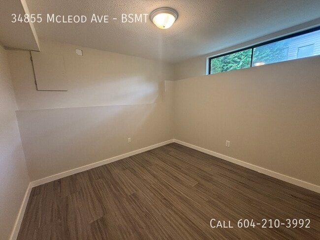 Building Photo - 2 Bedroom Suite in East Abbotsford