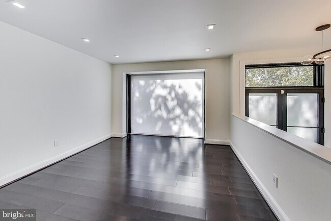 Foto del edificio - 3715 Astoria Rd