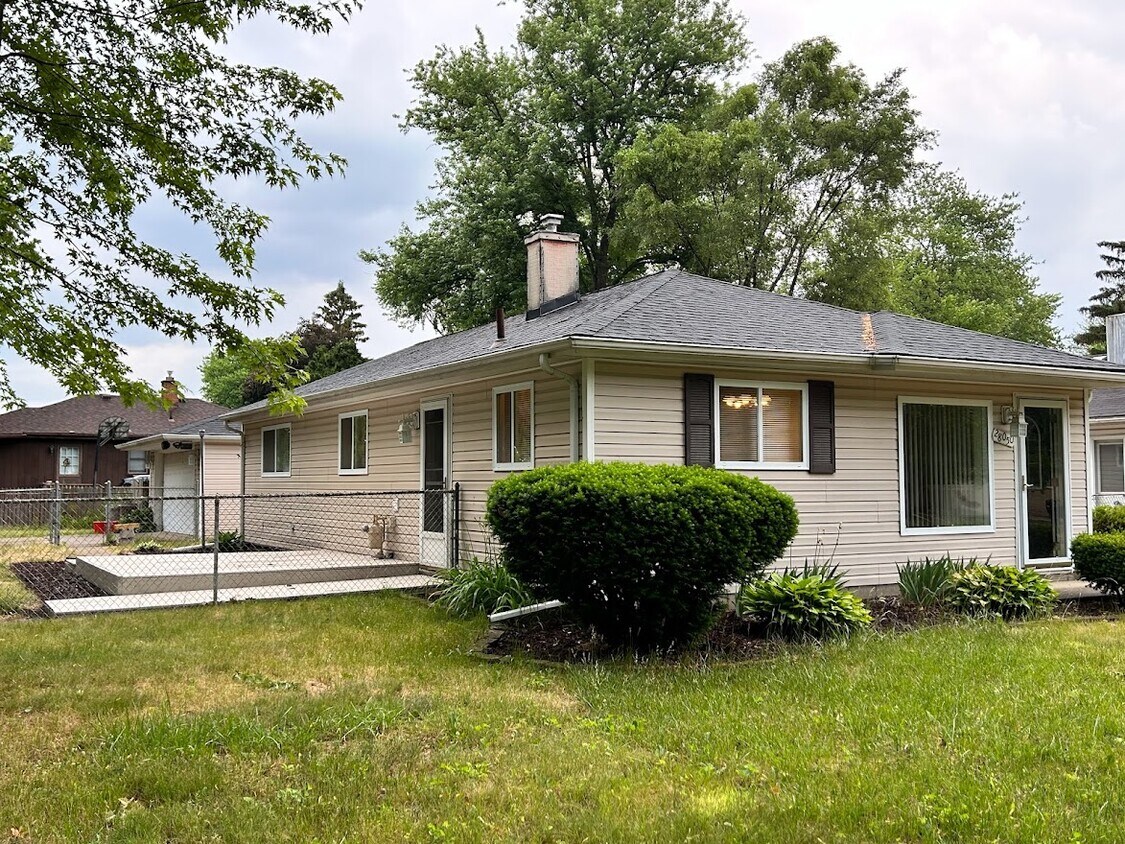 Primary Photo - 28050 Curtis Rd