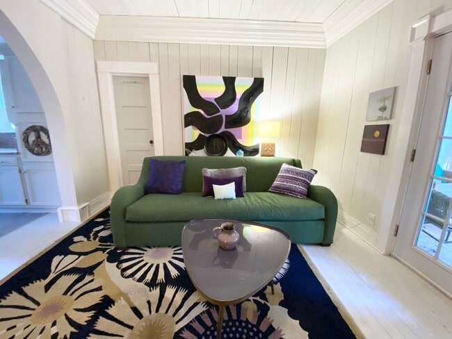 Foto del edificio - Looking for a lovely home that is fully furnished!