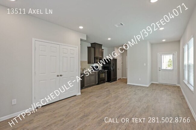 Foto del edificio - 13511 Axel Ln