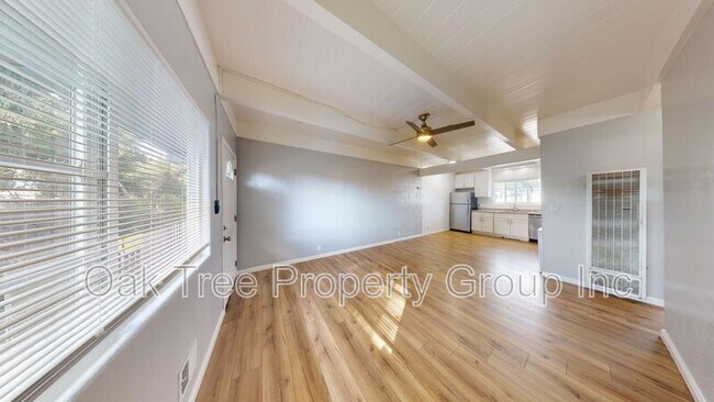 Foto del edificio - 7867 Bancroft Ave