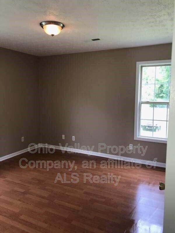 Building Photo - 7099 Columbia Ave