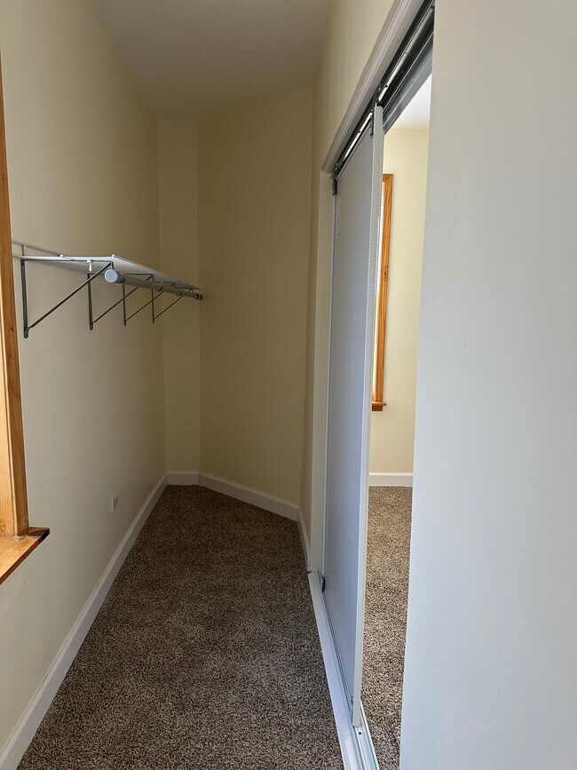 Foto del edificio - 820 E 106th St