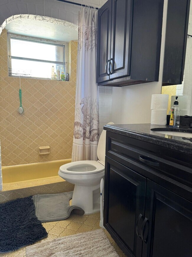 Foto del edificio - 3345 SW 2nd Ct