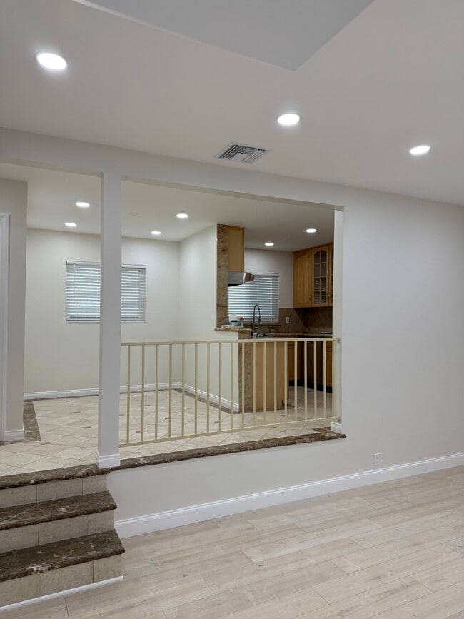 Building Photo - 1158 Raymond Ave