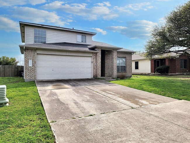 Building Photo - Charming 3/BR 2.5/BA Home with Bright Inte...