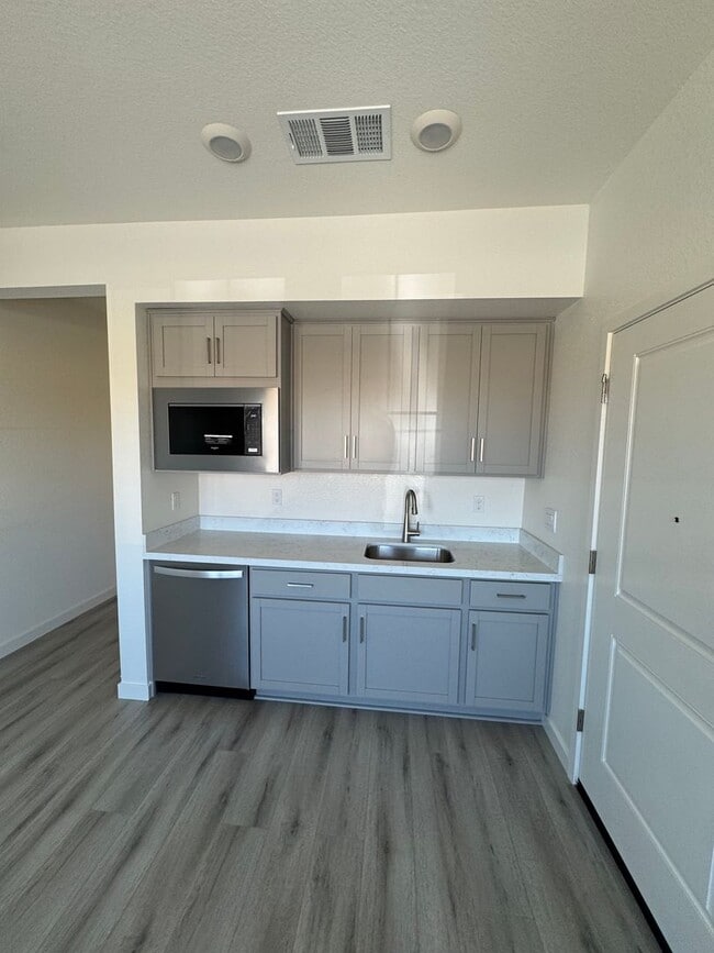 Foto del edificio - ***BRAND NEW*** MULTI-GENERATIONAL FRIENDL...