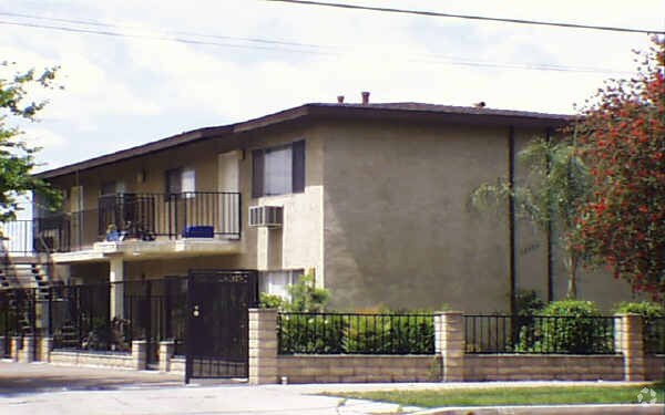 Primary Photo - 12354 Rush St