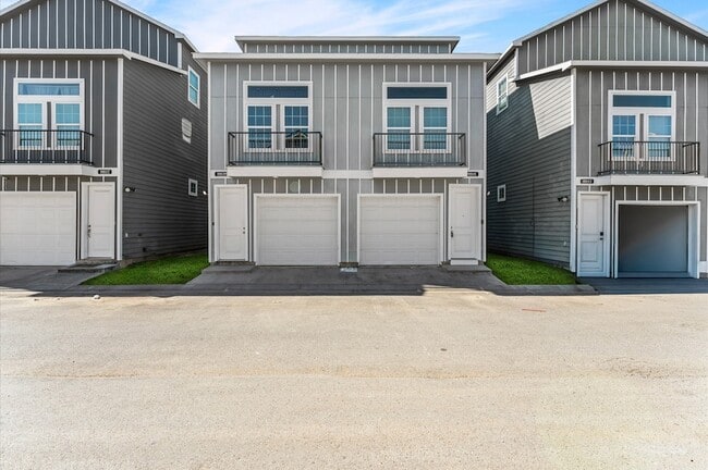 Building Photo - 18841 Elegance Ave